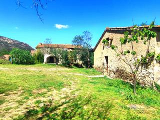 Casa a Vilajuga. Espectacular e impresionante masia a reformar con pozo y anexos
