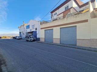 Local Comercial a Calle islas madeira 1. Local comercial 300m.