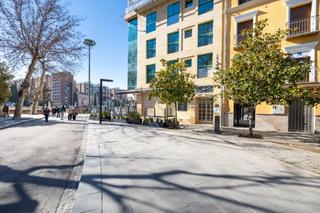 Business premise in acera del darro, plaza del humilladero