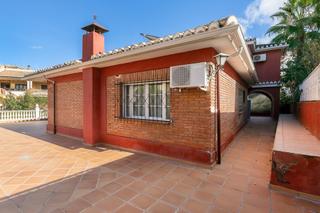 Chalet in Calle sierra nevada 24. Fantastica oportunidad  en huetor !!!!
