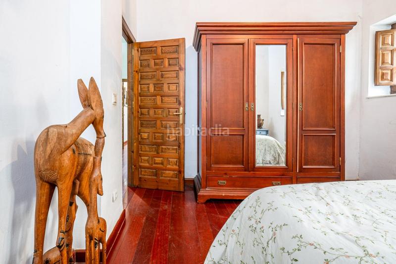 Foto eb7bf6b8-d0fe-4226-974d-fc5b191bee97. Piso en calle calle puente espinosa 28 piso en paseo de los tristes en Granada