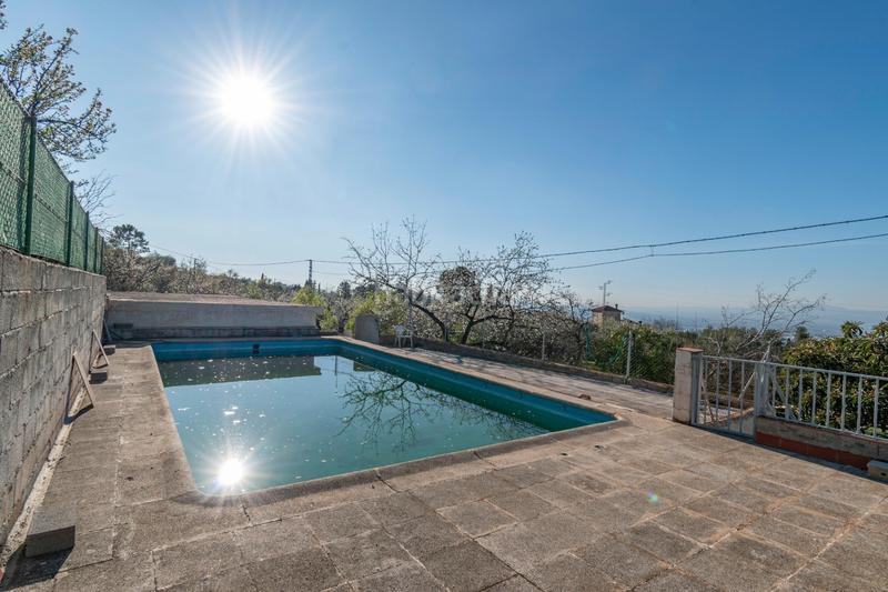 Foto e682f3d1-8f4e-4880-bbef-c31aff35f281. Masía en calle las villas 31 cortijo con amplia piscina en Monachil