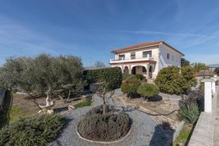 Casa a Avenida de andalucia (bob) 134. Estupenda finca rustica para explotacion industrial con gran cas