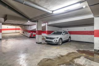 Aparcament cotxe  Calle arandas. Se vende plaza de garaje en pleno centro.