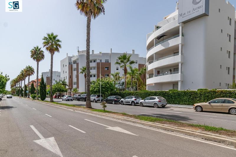 Foto b9a65056-c6e4-4d74-bb52-f44307e0a46d. Piso descubre este espectacular apartamento ubicado en el prestigioso residencial mar de astrid, una joya frente a la hermosa playa gra en Motril
