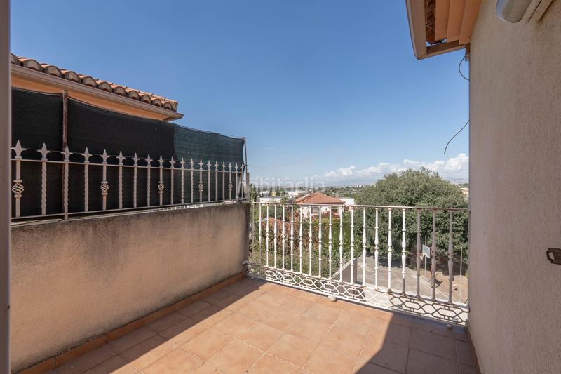 Foto a025e297-b4e8-4e87-8355-3fa16530ffa4. Casa aparellada amb aparcament a Cájar