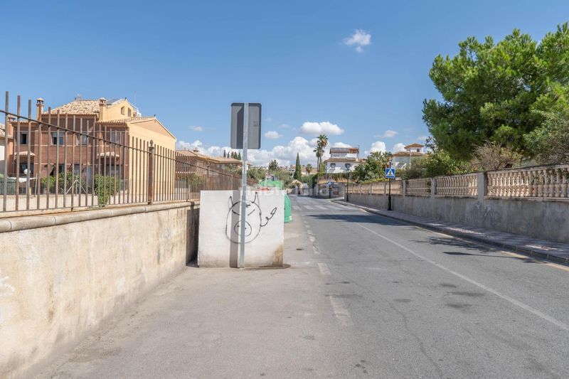 Foto a74c0e5e-6abd-4946-9a31-22dc430c1c80. Casa aparellada amb aparcament a Cájar