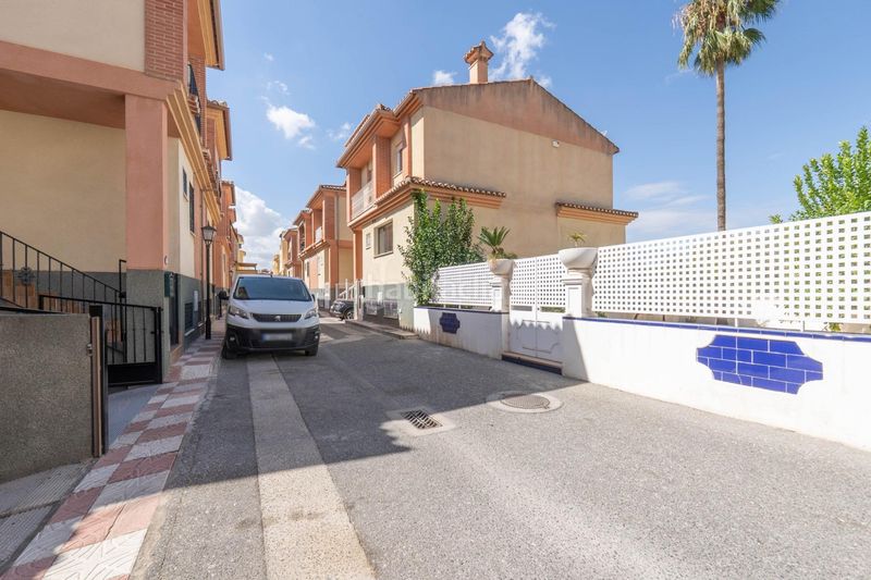 Foto bba857f8-3c91-4d78-a6a2-e88b9778988d. Casa aparellada amb aparcament a Cájar