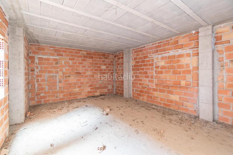 Foto a0e382be-397d-4139-922b-735592cf35f4. Edificio en Peza (La)