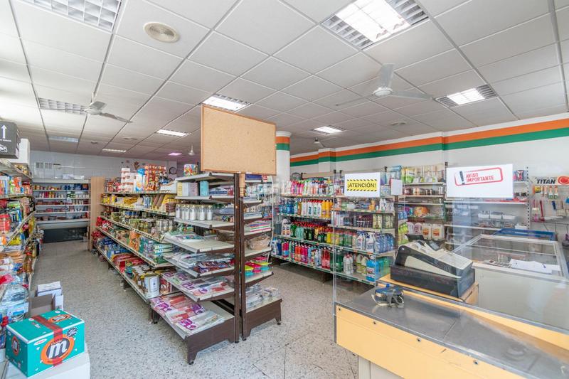 Foto bf6b94ef-4ac7-42be-bb99-7ca16b1b8607. Edificio en Peza (La)