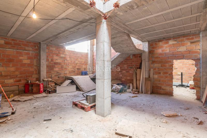 Foto e8697180-ff80-4292-ba59-08e2a18f617b. Edificio en Peza (La)