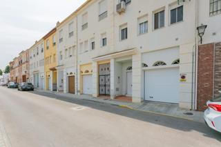 Casa  Calle alhambra. Fantástica casa adosada en venta  comodidad y  espacio!!