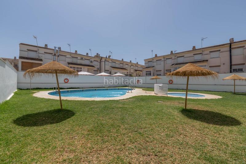 Foto 1662e2b3-612c-4fde-8c42-4c957bf0c94c. Casa adossada amb aparcament piscina a Belicena Vegas del Genil