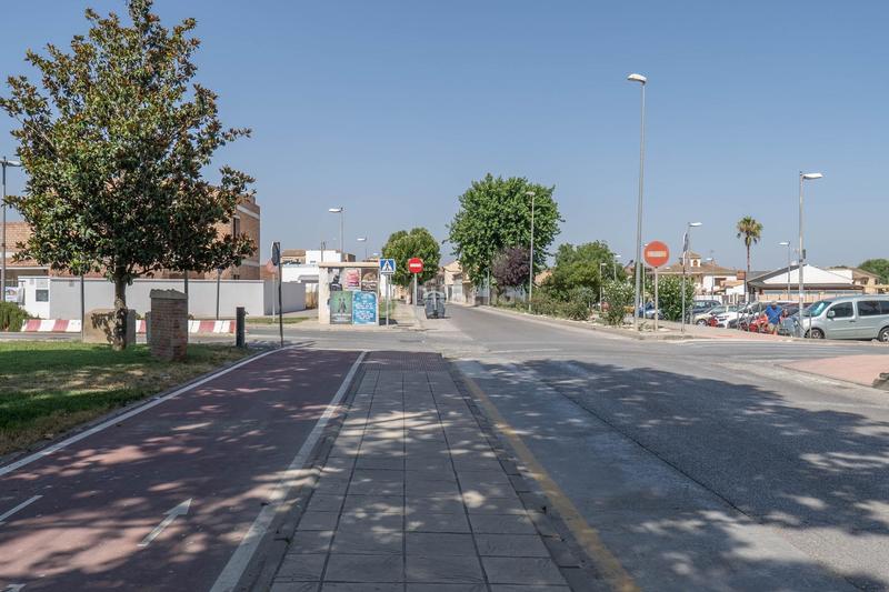 Foto 5a26fece-378c-432a-b39e-840570945e2f. Casa adossada amb aparcament piscina a Belicena Vegas del Genil