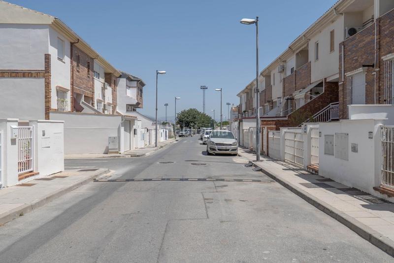 Foto e2d998c1-6c70-48cf-9a3a-59d77a29c53e. Casa adossada amb aparcament piscina a Belicena Vegas del Genil