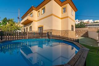 Casa a Gualchos. Exclusivo chalet con impresionantes vistas al mar y la montaña.