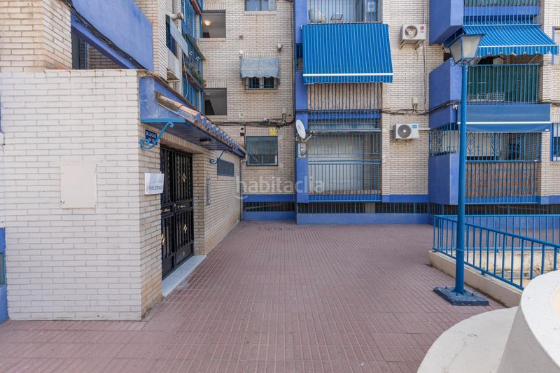 Foto b4565353-bc7a-46a7-9117-fafcbf8d03d7. Pis amb calefacció a parque nueva Granada Granada