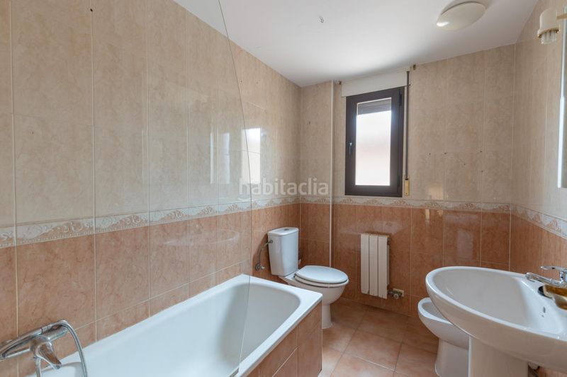 Foto 560264c1-9509-46cf-990f-2d031056d919. Casa aparellada amb calefacció aparcament a Barrio de la Vega Monachil