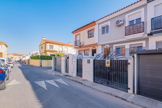 Casa adossada a Híjar. Hijar, calle altamira, 3 dormitorios, baño y aseo.