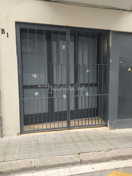 Foto 19a05fb4-af16-4cea-85da-f22bf51d9e2f. Alquiler local comercial local en alquiler calle escoles con patio interior en Barcelona