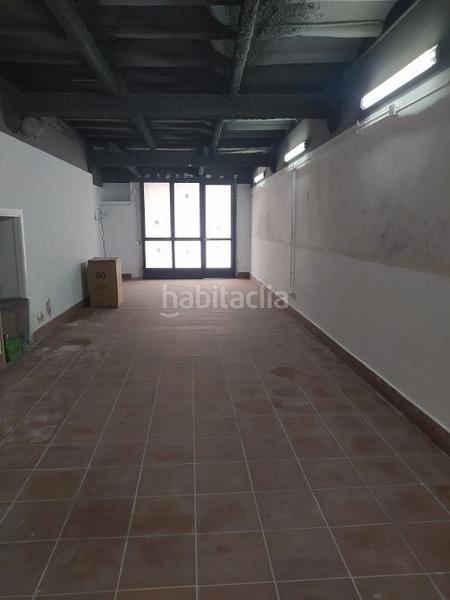 Foto 5a3c0d32-2ae0-4b63-91a2-4d06165638fc. Alquiler local comercial local en alquiler calle escoles con patio interior en Barcelona
