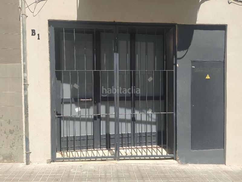 Foto b24bf831-b335-4a7d-987b-72e1915155ec. Alquiler local comercial local en alquiler calle escoles con patio interior en Barcelona