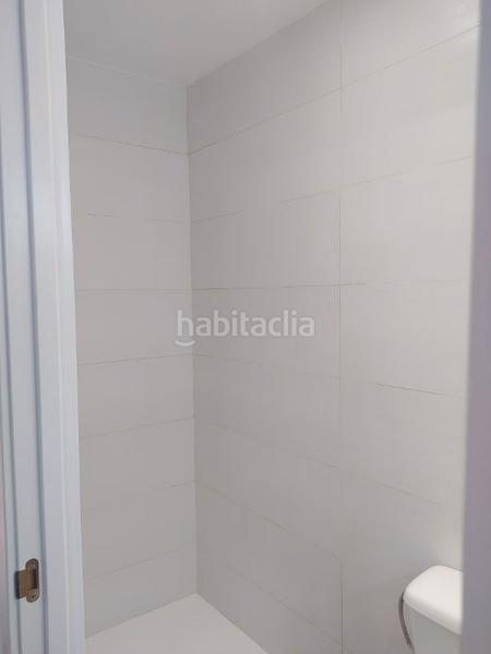 Foto c5442e9b-c7ce-44cd-8aaf-8f87ae63471e. Alquiler local comercial local en alquiler calle escoles con patio interior en Barcelona