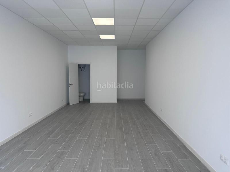 Foto 10b522a2-d91a-46ec-bfd2-aa0d430806fe. Location local commercial dans Centro Torre del Mar