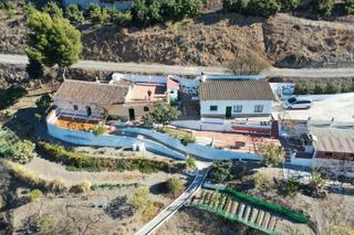 Masia a Camino Viejo de Málaga. Finca en velez
