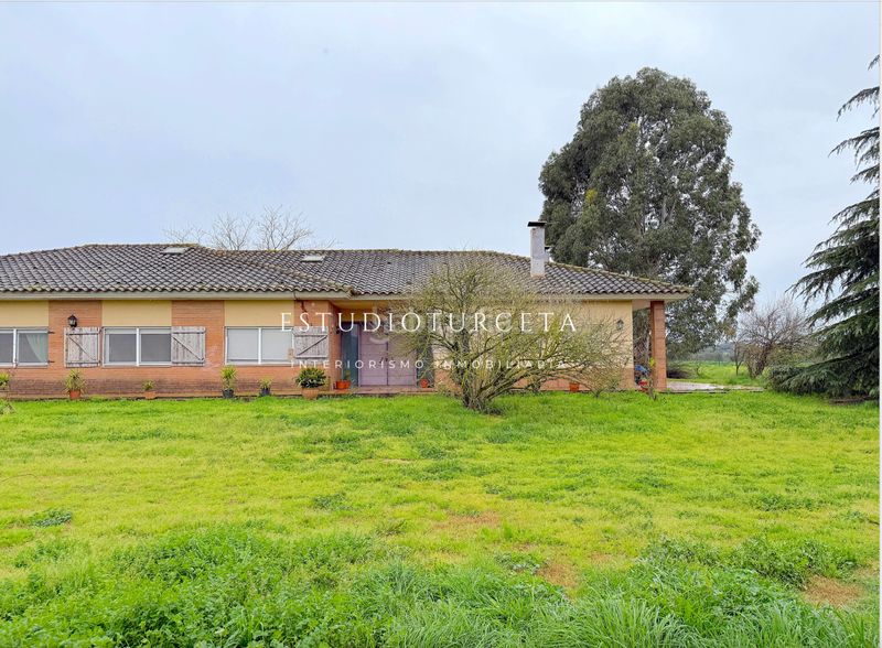 Foto e19ffe13-7e1f-48d8-a126-71a3a4c61829. Chalet in giv-6612 46 in Llagostera