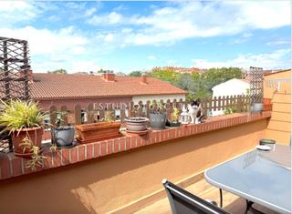 Zweistöckige Wohnung in Carrer països catalans 16