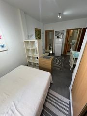 Rent Studio  Calle portería de santo domingo. Bonito estudio se alquila para el curso 26-27