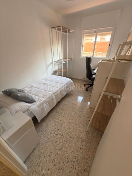 Foto d384d582-d989-4667-a9e9-aa510fbcaf00. Rent flat with heating in Cervantes Granada