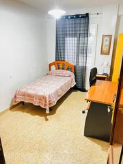 Rent Flat  Calle almona de san juan de dios. ?? ¡habitación 101 disponible en piso compartido en san juan de