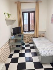 Location Studio  Calle san juan baja. ? piso chollo en pleno centro – ideal para una persona