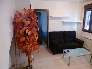 Rent Apartment in Calle honda del realejo 17. ? bonito estudio amueblado en gran vía con terraza comunitaria ?