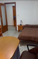 Miete Etagenwohnung in Calle hornillo de cartuja 3. ?? estupendo piso en barrio de san ildefonso curso 26-27