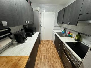 Miete Etagenwohnung in Pasaje de teba 3. Amplio y luminoso piso de 5 dormitorios en cartuja – reformado y