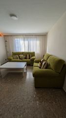 Location Appartement à Calle ribera del beiro 29. Amplio piso junto a la zona hospitalaria y universitaria