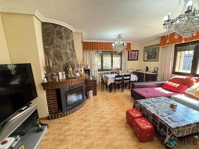 Foto 8784b9e9-597f-43dd-848b-fafe05b7d9ee. Casa con riscaldamento parcheggio piscina in Serranillos del Valle