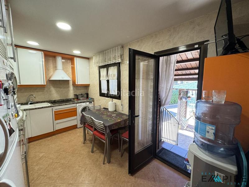 Foto eb4ac3e0-d662-4011-b024-9352637d84a7. Casa con riscaldamento parcheggio piscina in Serranillos del Valle