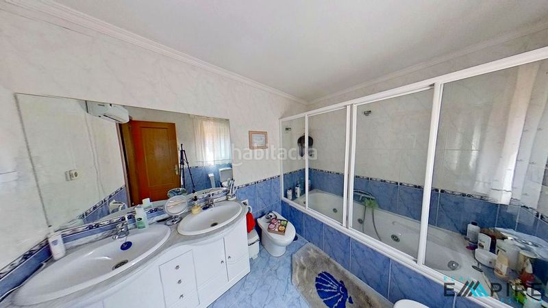 Foto 4ed9a691-22e9-48fb-a358-79a321a16d19. Casa amb calefacció aparcament piscina a Parque Coimbra Móstoles