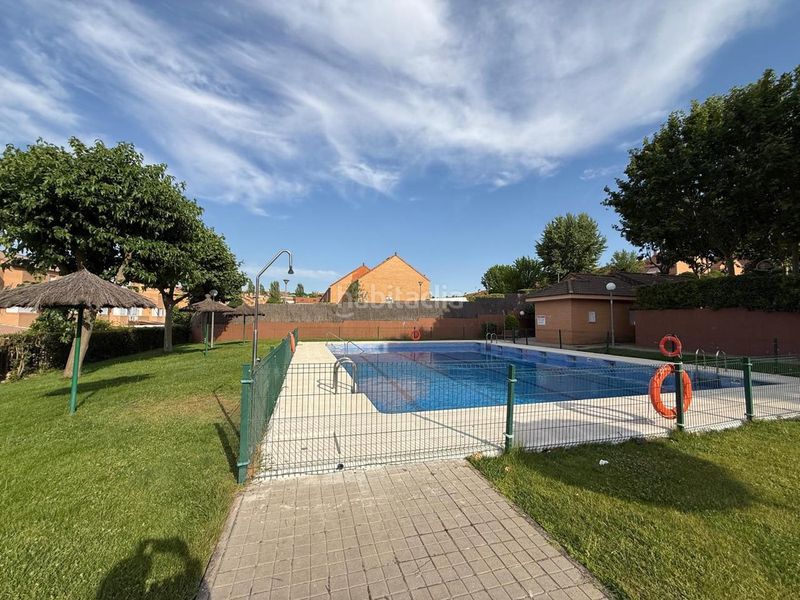 Foto c9e59a28-c6c5-4e95-a28b-6c4be317bb9c. Casa amb calefacció aparcament piscina a Parque Coimbra Móstoles