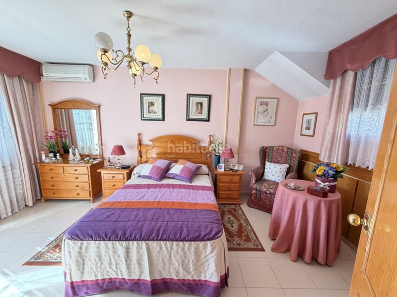 Foto bb2b8cad-b0b1-4c9e-a541-2636a3951981. Casa adossada amb calefacció aparcament a Las Américas Parla