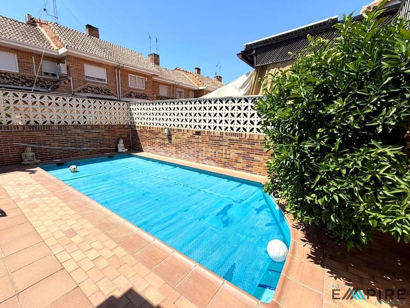 Foto fbae4fd4-2a02-4d59-be08-36e518a288f1. Casa adossada amb calefacció piscina a La Ermita Parla