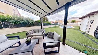 Maison jumelée à Ugena. Espectacular chalet en venta en ugena