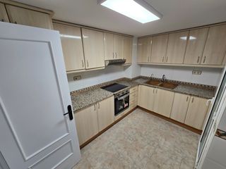 Pis a Carrer del cam� ral 44. Gran oportunidad amplio y luminoso piso!