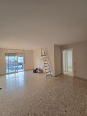 Flat in Carrer del camí ral 44. Gran oportunidad amplio y luminoso piso!