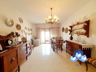Etagenwohnung in San Mateo. Piso en avenida juan carlos i