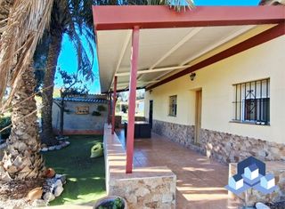 Chalet in Marchena. Casa de campo en marchena